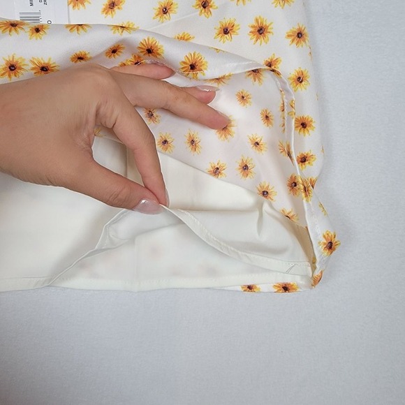 NWT WeWoreWhat Revolve Ditsy Daisies Mini Slip Skirt Sz S Ivory Multi Floral - Picture 6 of 11